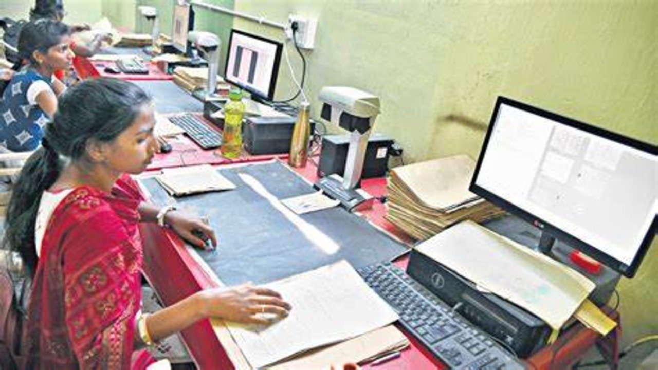 ഖജനാവ് കാലി; നിറക്കാൻ കുറുക്കുവഴിയുമായി സർക്കാർ; കലിപ്പിലാണ് ജീവനക്കാർ