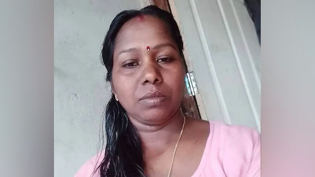 death Relatives protesting after woman dies during D&C procedure at Kottayam Medical College Hospital