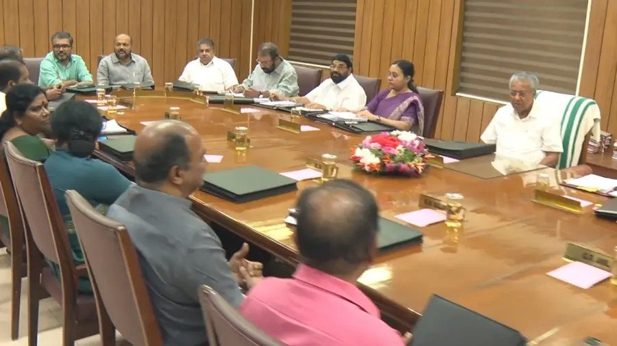 endo (1) Kerala Chief Minister chairing cabinet meeting announcing welfare measures for Endosulfan victims, housing aid, and salary revision.