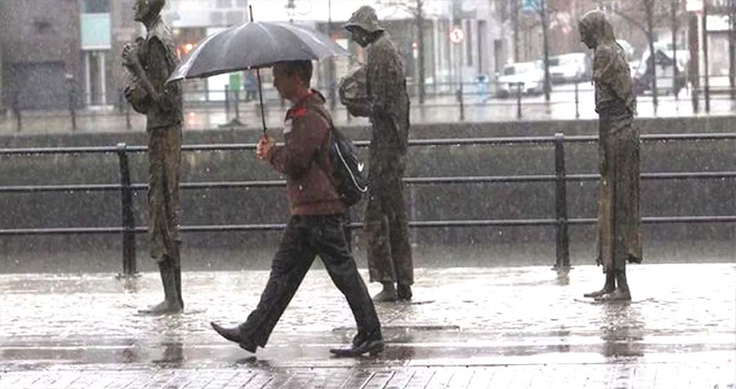 ireland അയർലണ്ടിൽ വാരാന്ത്യത്തില് കനത്ത മഴ : നാല് കൗണ്ടികളിൽ കാലാവസ്ഥാ അലര്ട്ട്; ലോക്കല് ട്രാഫിക്കും കാലാവസ്ഥയും അറിയണം