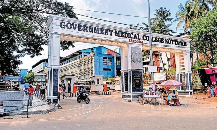 ktm (1) Doctors team performing triple organ transplant at Kottayam Government Medical College, Kerala.