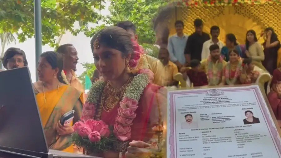 marriage Bride and groom in Palakkad receive their marriage certificate instantly at the wedding venue through Kerala’s K-SMART digital system.