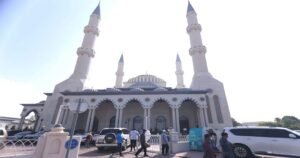 മഴപെയ്യാനായി യുഎഇയിലെ പള്ളികളിൽ പ്രത്യേക പ്രാർത്ഥന; മുഴുവൻ ജനങ്ങളും പങ്കെടുക്കാൻ ആഹ്വാനം