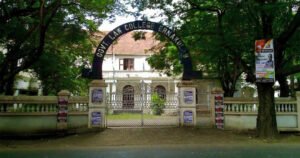 ബി.കോം എല്‍.എല്‍.ബി സീറ്റൊഴിവ്