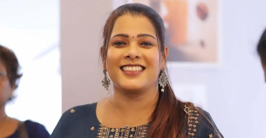 Image of trans woman political candidate Amaya Prasad campaigning in Pothencode, Kerala.