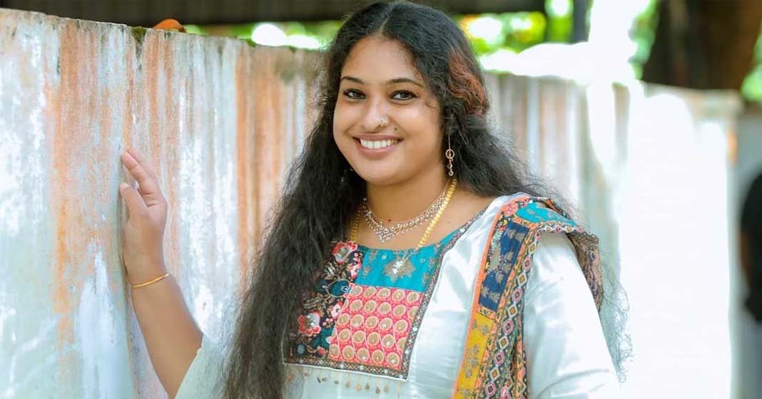 ഹൈക്കോടതി നൽകിയ വിലക്ക് ലംഘിച്ച് ഗുരുവായൂർ നടപ്പുരയിൽ വീണ്ടും റീൽസ് ചിത്രീകരണം; ജസ്ന സലീമിനെതിരെ വേണ്ടും കേസ്