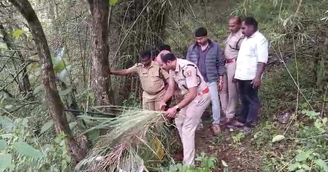 പഞ്ചായത്ത് തിരഞ്ഞെടുപ്പ് കൊഴുപ്പിക്കാൻ മലമടക്കുകളിൽ ചാരായം വാറ്റ്: കോട കണ്ടെടുത്ത് നശിപ്പിച്ചു: VIDEO