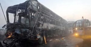 മൂടൽ മഞ്ഞ് വിനനായി; ഡൽഹി-ആഗ്ര യമുന എക്സ്പ്രസ് വേയിൽ ബസുകളും കാറുകളും കൂട്ടിയിടിച്ച് വൻ അപകടം; 4 പേർ മരിച്ചു