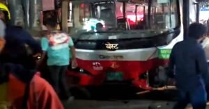 മുംബൈയിൽ കാൽനടയാത്രക്കാർക്കിടയിലേക്ക് ബസ് ഇടിച്ചുകയറി; നാല് പേർ മരിച്ചു, നിരവധിപ്പേർക്ക് പരിക്ക്