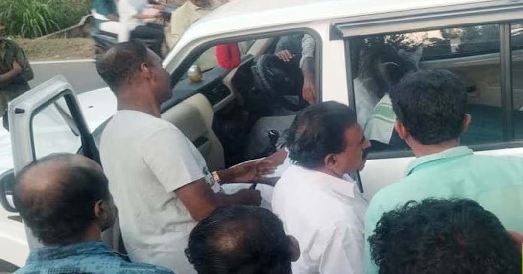 പഞ്ചായത്ത് വാഹനം നൽകണമെന്ന് പുതിയ പ്രസിഡന്റ്; അനുമതി വേണമെന്ന് ഡ്രൈവർ; നടുറോഡിൽ വാക്കേറ്റം: സംഭവം വെള്ളനാട് ഗ്രാമപ്പഞ്ചായത്തിൽ