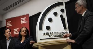 സർവ്വനാശത്തിന് ഇനി 85 സെക്കൻഡ് മാത്രം..! ലോകാവസാന ഘടികാരത്തിൽ സമയം 85 സെക്കൻഡായി കുറഞ്ഞു; ചരിത്രത്തിലെ ഏറ്റവും വലിയ ഭീഷണിയിൽ ലോകം