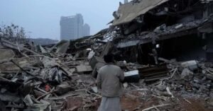 ഡൽഹിയിൽ പള്ളിയോട് ചേർന്നുള്ള കെട്ടിടങ്ങൾ നീക്കം ചെയ്യുന്നതിനിടെ സംഘർഷം; അഞ്ച് ഉദ്യോഗസ്ഥർക്ക് പരിക്ക്; പൊലീസിനു നേരെ കല്ലേറ്