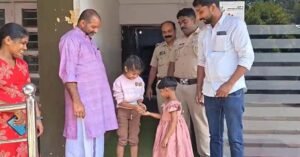 പൊന്നിൻ വില പൊള്ളുമ്പോൾ പൊന്നു മനസുകാട്ടി കുരുന്ന്; ഒപ്പം കുടുംബവും