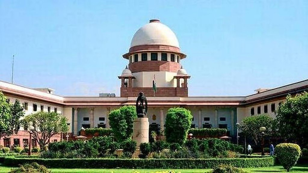 Supreme Court of India building with a gavel, representing the verdict on Kerala voter list revision.