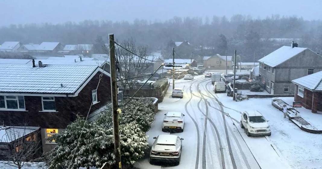 യു.കെ.യെ വലച്ച് ഗൊരെറ്റി കൊടുങ്കാറ്റ്: ഗതാഗതവും വൈദ്യുതി ബന്ധവും താറുമാറായി; മലയാളികൾ ഈ മുന്നറിയിപ്പുകൾ ശ്രദ്ധിക്കണം.