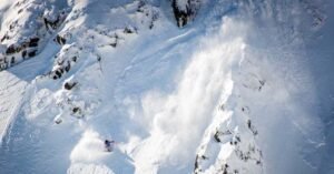 കലിഫോർണിയയിൽ മഞ്ഞിടിച്ചിൽ ദുരന്തം: 8 മരണം, പ്രതികൂല കാലാവസ്ഥയിൽ അതീവ സാഹസികമായി രക്ഷാപ്രവർത്തനം