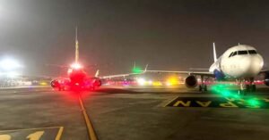 മുംബൈ വിമാനത്താവളത്തിൽ വിമാനങ്ങൾ കൂട്ടിയിടിച്ചു; എയർ ഇന്ത്യ - ഇൻഡിഗോ വിമാനങ്ങളുടെ ചിറകുകൾ തകർന്നു; ഒഴിവായത് വൻ ദുരന്തം