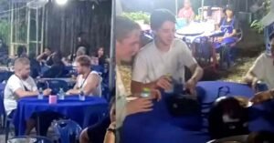 വഴിതെറ്റി എത്തിയത് മരണവീട്ടിൽ; ഹോട്ടലാണെന്നു കരുതി മെനു കാർഡ് ചോദിച്ച വിദേശികൾക്ക് കുടുംബം നൽകിയത് !