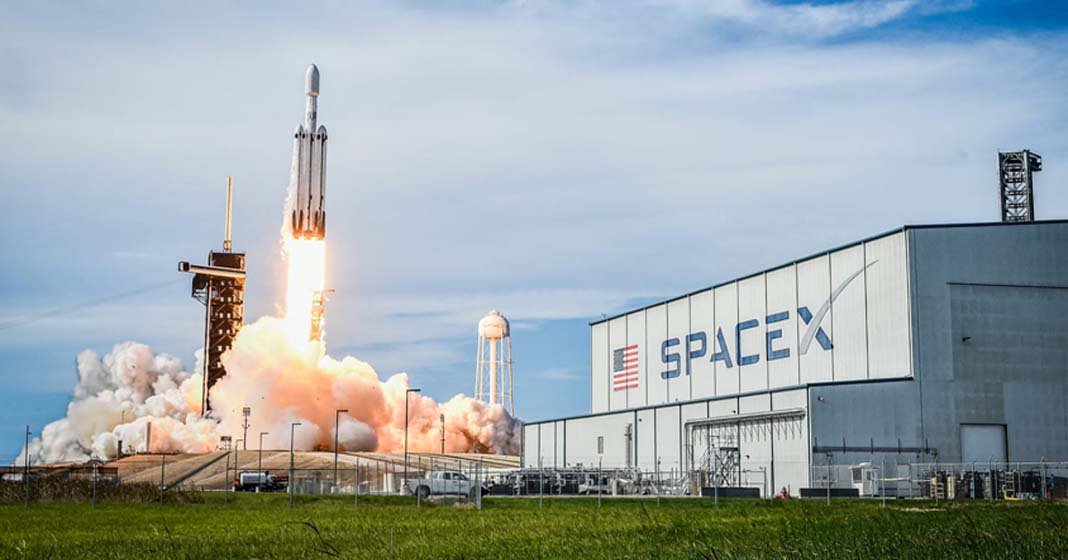 ചന്ദ്രനിൽ നഗരം പണിയാൻ സ്പേസ് എക്സ്; പത്ത് വർഷത്തിനുള്ളിൽ ലക്ഷ്യം കാണുമെന്ന് മസ്‌ക്