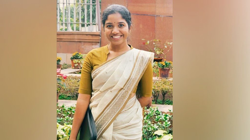 Dr Sreelakshmi IAS, Thrissur Success Story, UPSC 2024 Results, Ashwini Hospital Doctor IAS, Viral News Kerala, IAS Toppers List.