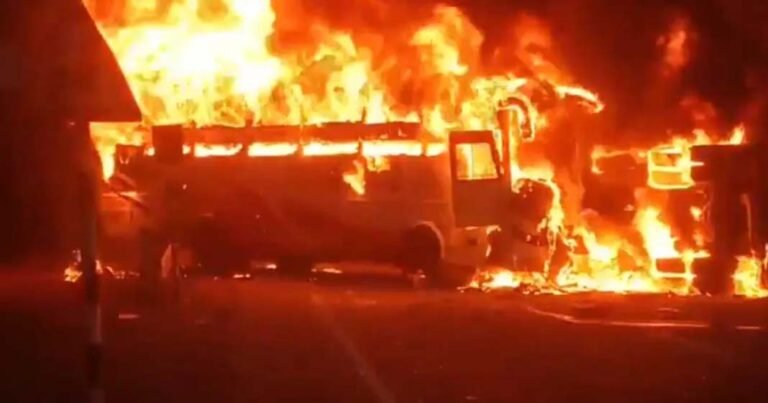 ആന്ധ്രയിൽ ദാരുണ ബസ് അപകടം: ടിപ്പർ ലോറിയുമായി കൂട്ടിയിടിച്ച് തീപിടിച്ചു; പിഞ്ചുകുഞ്ഞുങ്ങളടക്കം 14 മരണം.