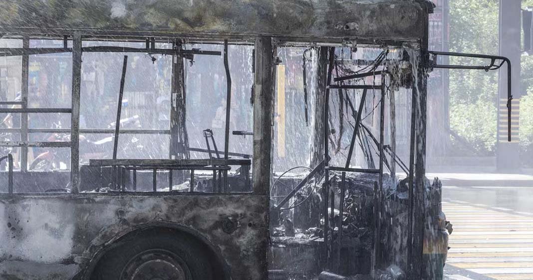 സ്വിറ്റ്സർലൻഡിൽ ഓടിക്കൊണ്ടിരുന്ന ബസിനുള്ളിൽ സ്വയം തീ കൊളുത്തി ആത്മഹത്യാശ്രമം: ആറ് മരണം, അഞ്ച് പേർക്ക് പരുക്ക്