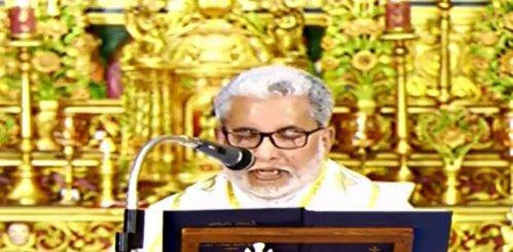 Bishop Mar Joseph Kallarangatt speaking at Muttuchira Church regarding recent political controversies.